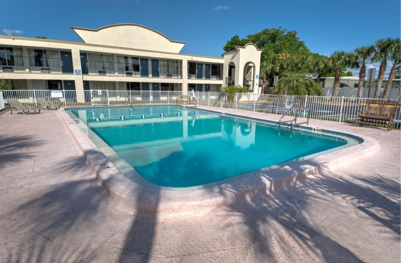 Bayside Inn Pinellas Park - Clearwater Exterior photo