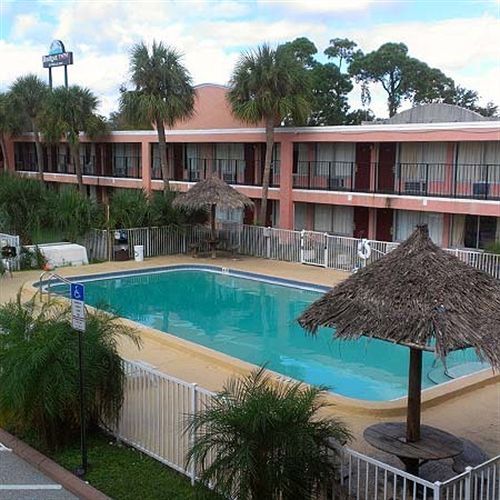 Bayside Inn Pinellas Park - Clearwater Exterior photo