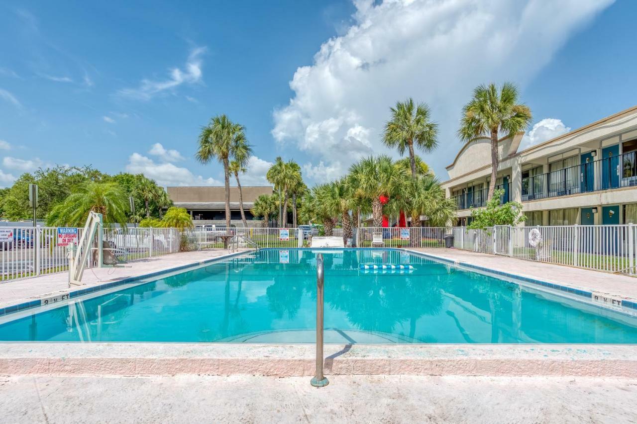 Bayside Inn Pinellas Park - Clearwater Exterior photo